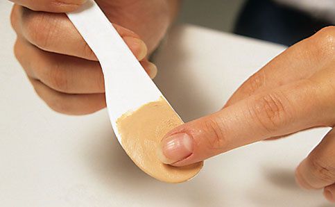 Camouflage Make up anrühren Camouflage Make up anrühren